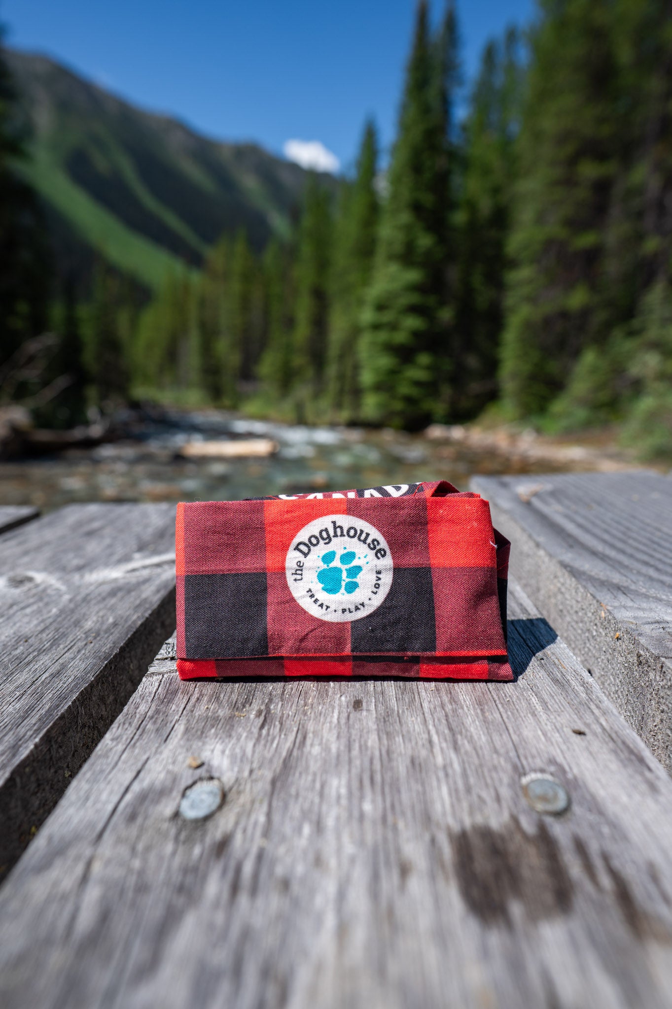 The Doghouse Sunny Trails Cooling Bandana